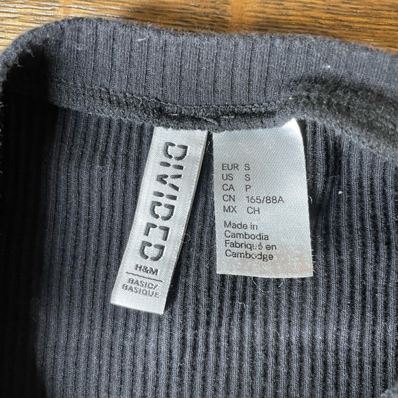 Basic H&M Top - Picture 2 of 2